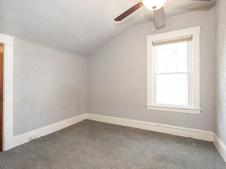 1487 Roycroft Ave — Photo 8