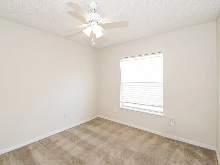 2318 Cherokee Cove Trl — Photo 13