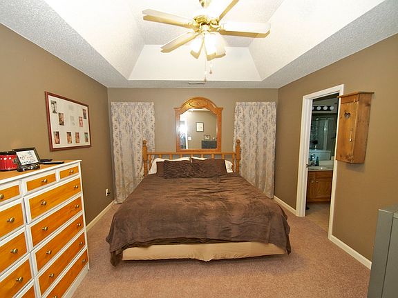 Large Master w/ trey ceiling
