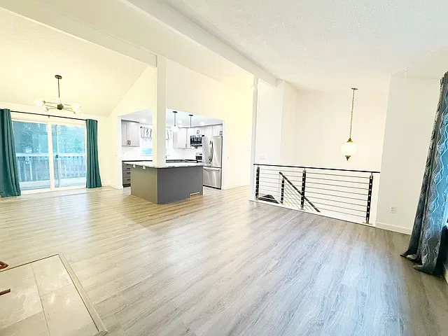 3975 Southeast Castlewood Drive - 1 — Photo 3