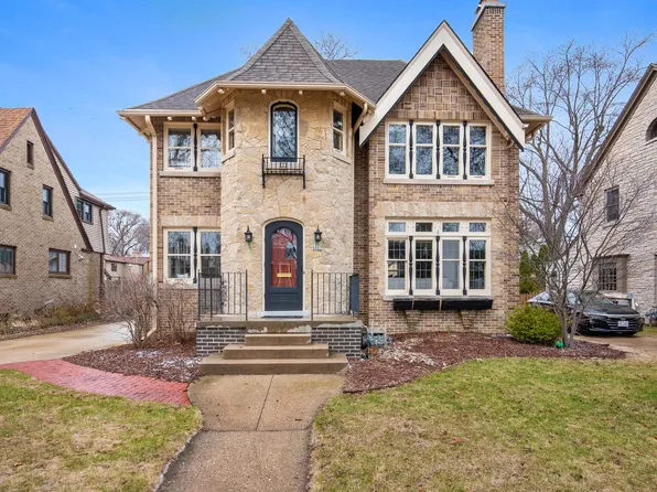 5527 North Santa Monica BOULEVARD, Whitefish Bay, WI 53217