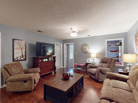 3rd image of 19 Cypress Cv