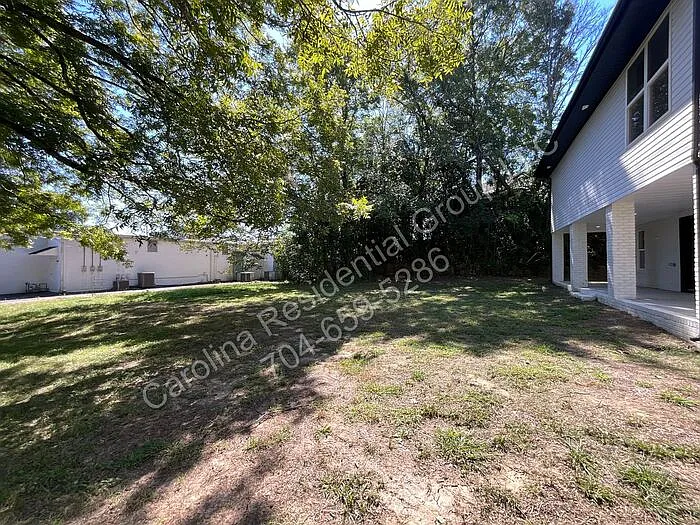 307 N Catawba St — Photo 23
