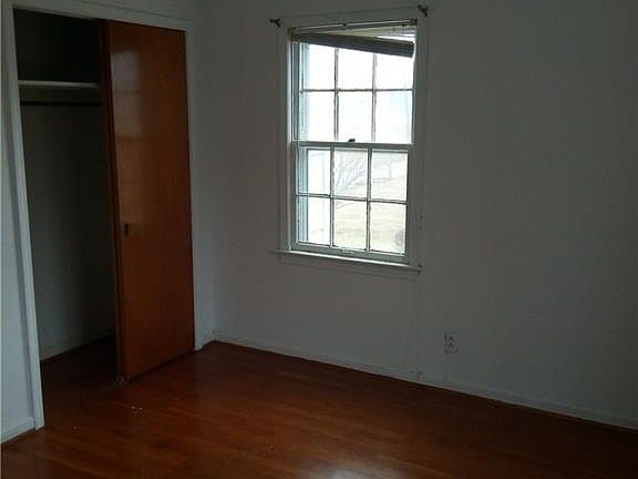 3rd image of 5118 10th Ave E