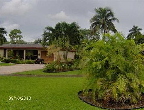 2nd image of 661 W Country Club Cir