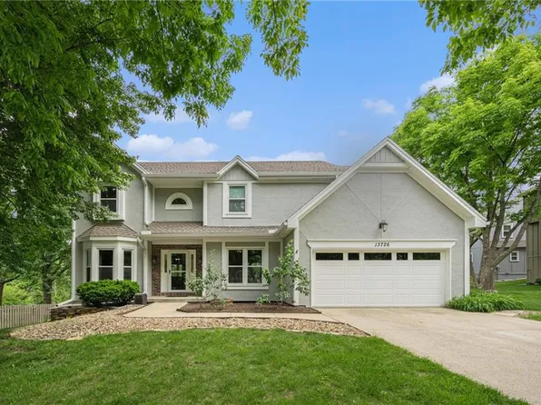 13726 W 76th Cir, Lenexa, KS 66216