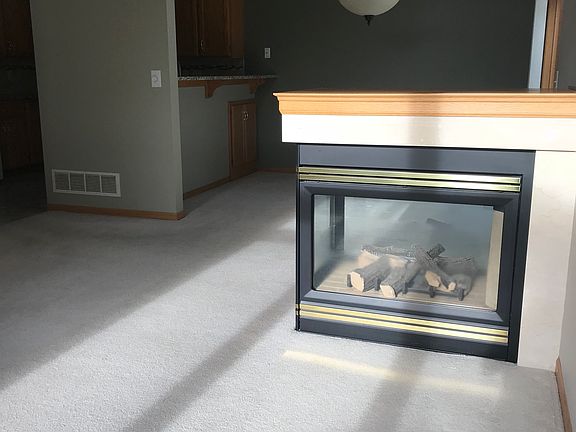 5th image of 1013 Stratford Ln E