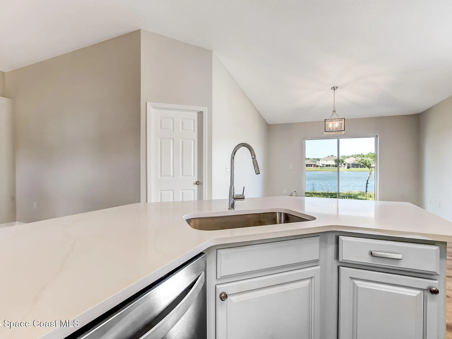 3 bed, 2.0 bath, 1497 sqft, $2,250 — Photo 4