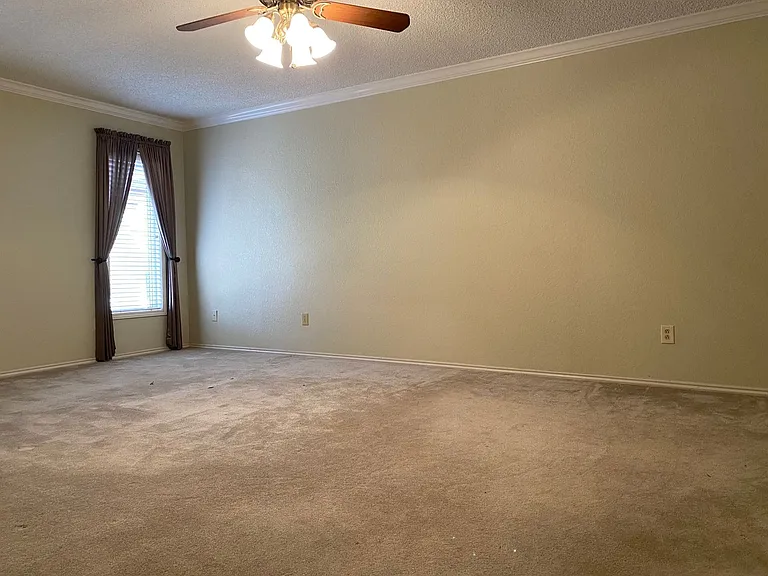 7712 Grover Ave — Photo 10