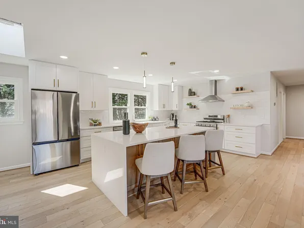 3300 Red Pine St, Falls Church, VA 22041
