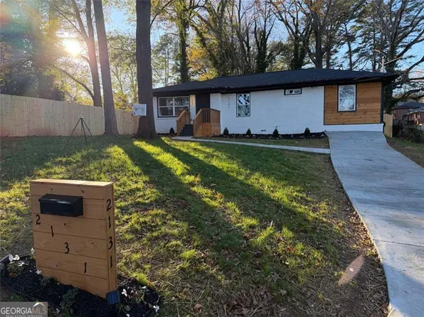 2131 Holly Hill Dr, Decatur, GA 30032