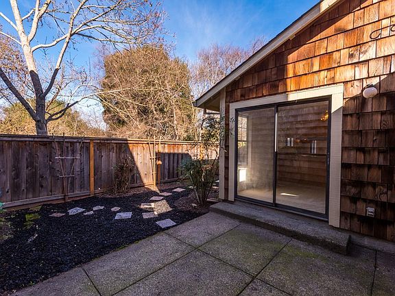 3rd image of 1675 Creekview Ct