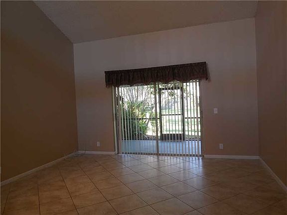 4th image of 603 Woodgate Ln