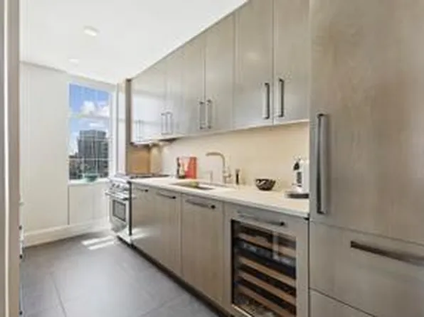 465 West 23rd Street image 7 of 17