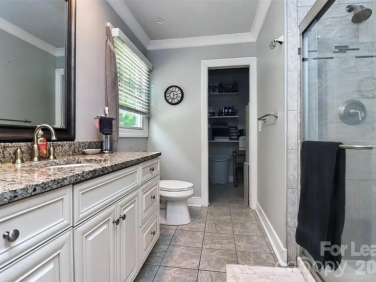 9704 Saddle Ave — Photo 24