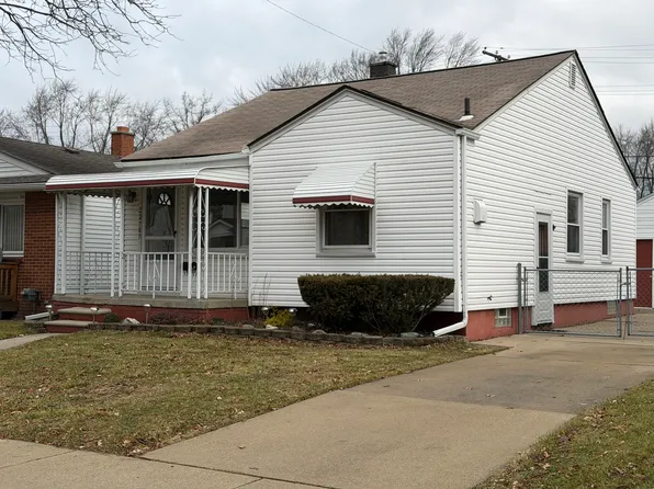 22707 Maxine St, Saint Clair Shores, MI 48080