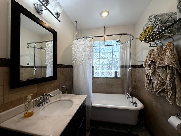 631 Jackson St — Photo 17