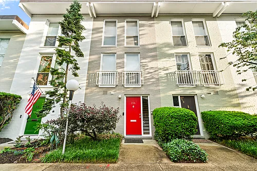 216 G St SW Photo 1