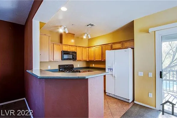 3 bed, 1255 sqft, $2,295 — Photo 4