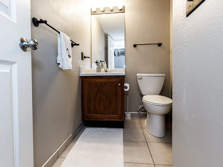 230 Hooper Ct — Photo 32