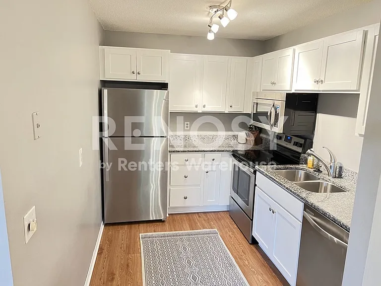 1304 W Medicine Lake Dr #118 — Photo 5