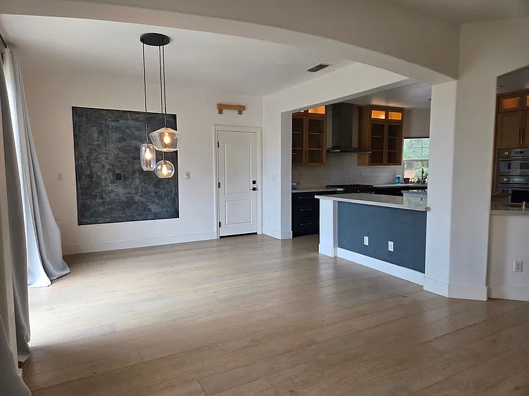 3265 Appian Way — Photo 9