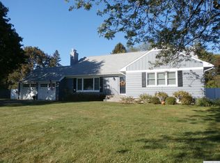 4 Riverledge Rd, Hudson, NY 12534