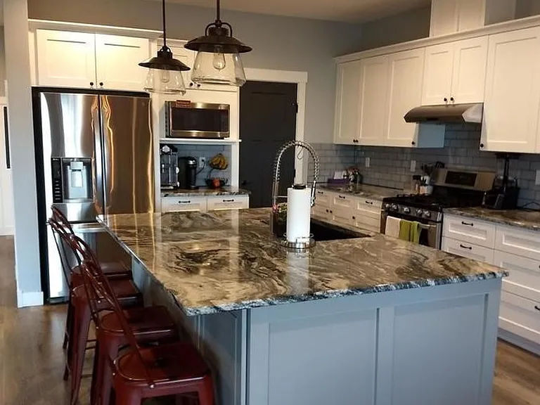 1702 Aaron Dr — Photo 3