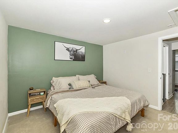 4th image of 126 Laura Rd