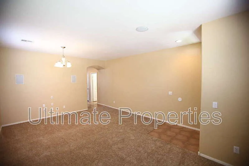 4 bed, 2.5 bath, 1798 sqft, $1,995 — Photo 4