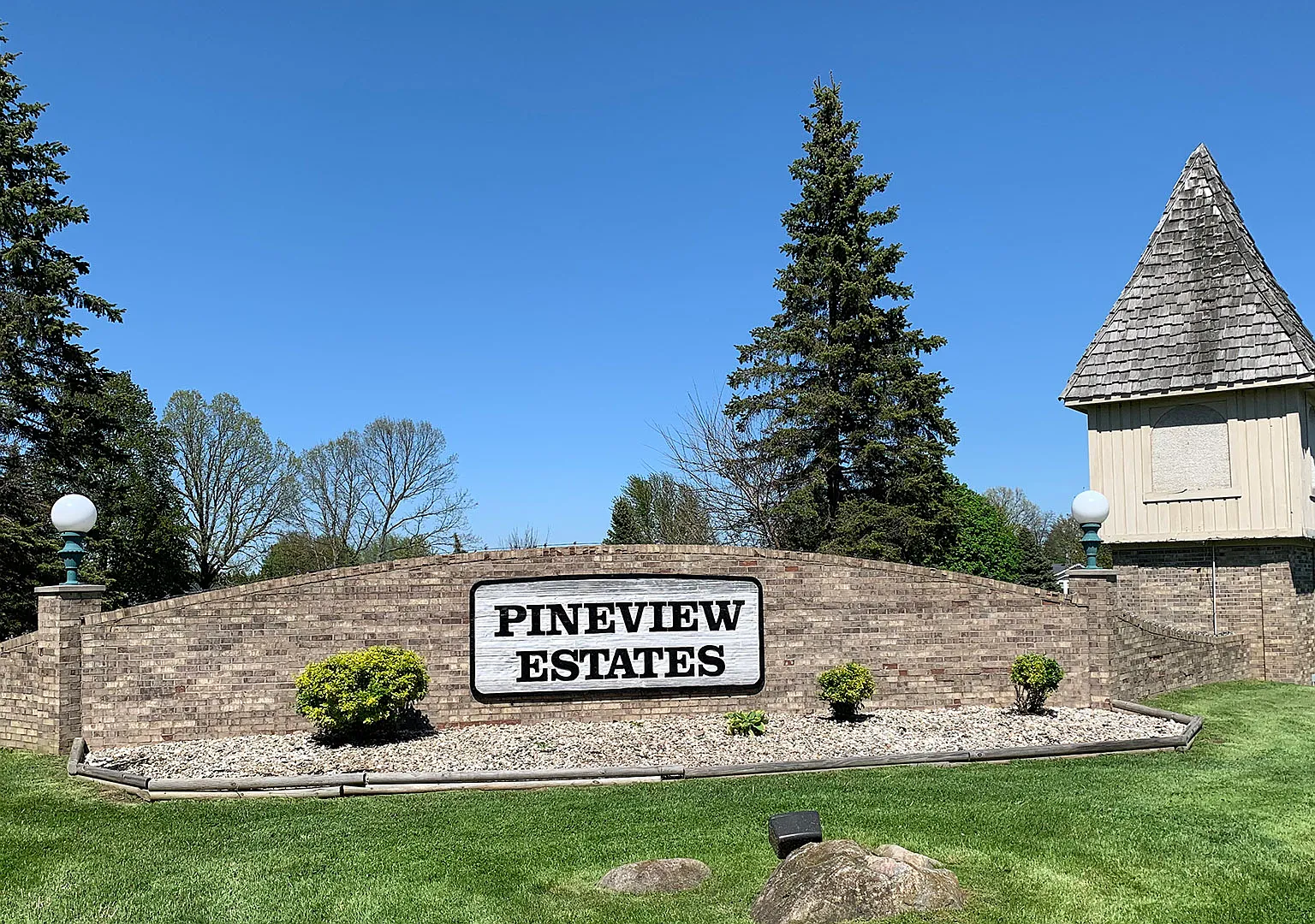 Pineview Estates — Photo 2