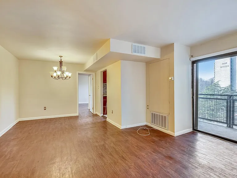 7611 Maple Ave #501 — Photo 17