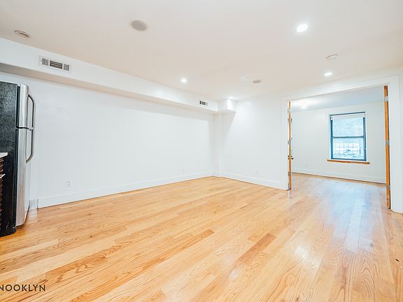 3rd image of 1213 Jefferson Ave #1