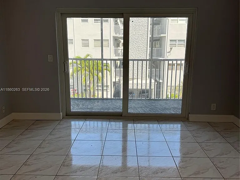 215 SE 3rd Ave #305A — Photo 35