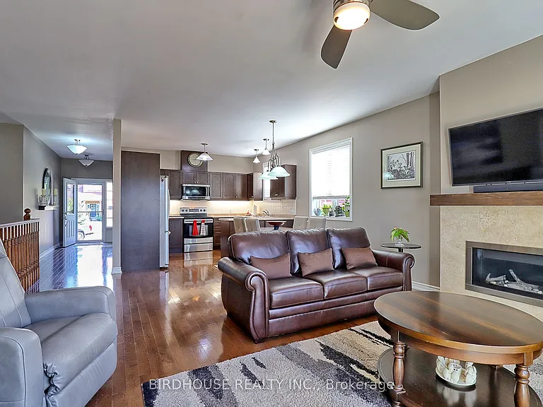 21 Ellis Cres — Photo 11