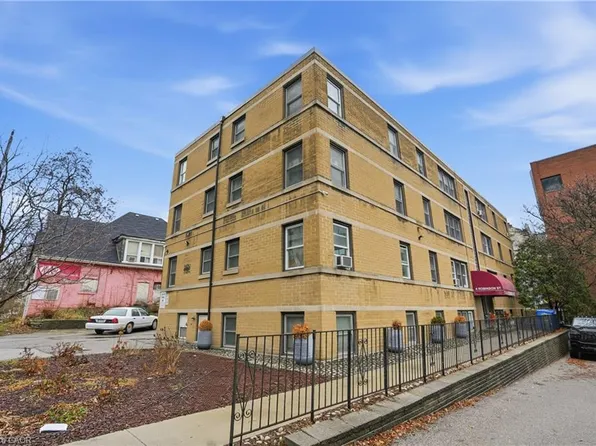 4 Robinson St #9, Hamilton, ON L8P 1Y5