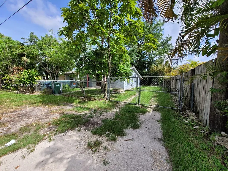 18000 SW 175th St #18002 — Photo 11