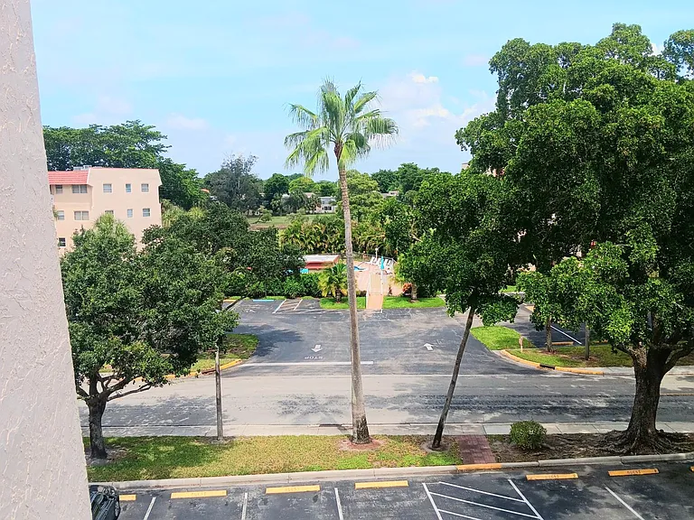 1030 Country Club Dr #401 — Photo 15