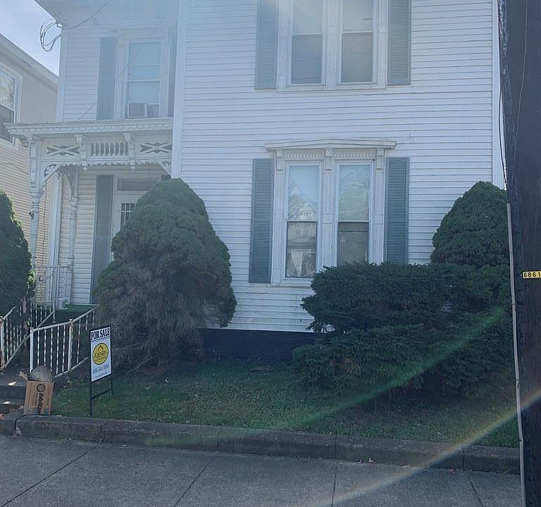1st image of 706 E 2nd St