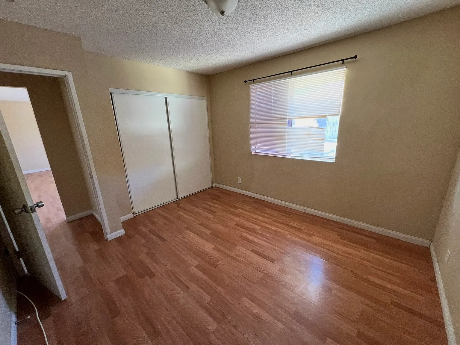 2 bed, 900 sqft, $1,500 — Photo 2