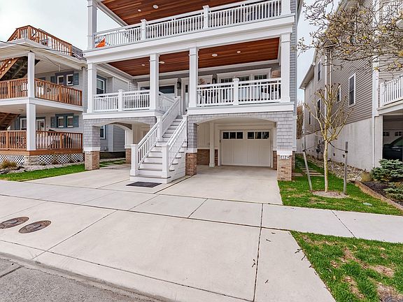 2nd image of 812 2nd St Unit A