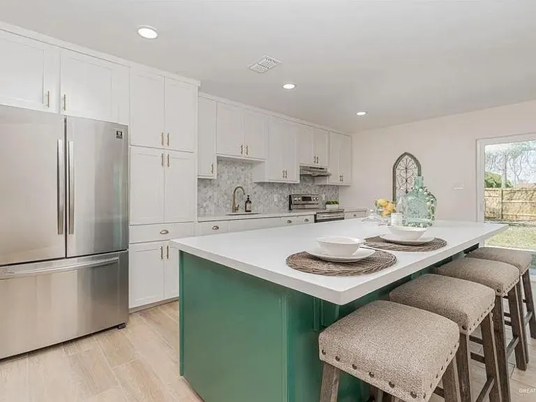 2228 Ivy Ave — Photo 4