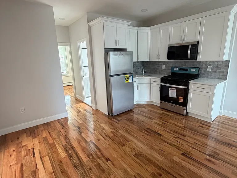 2886 Randall Ave #2 — Photo 2