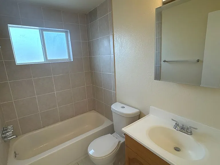 Spartan Court Apartments — Photo 9