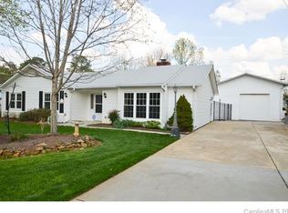 6400 Clearwater Dr, Indian Trail, NC 28079