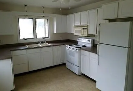 3 bed, $1,045 — Photo 2