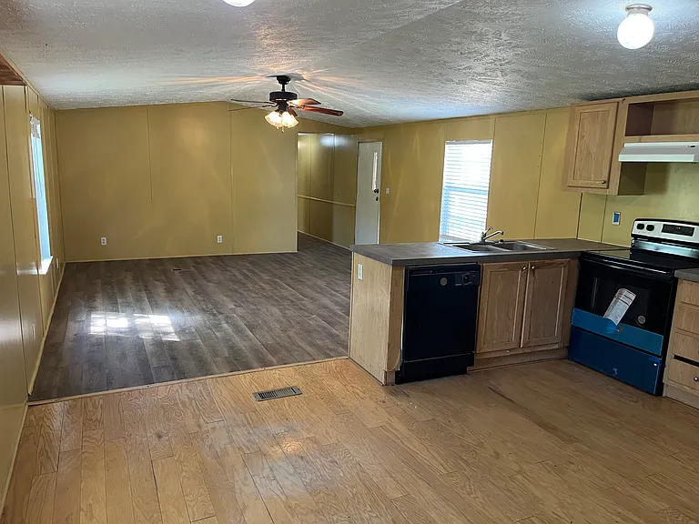411 E Main St — Photo 5