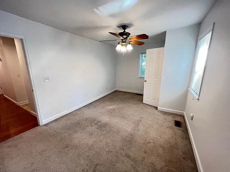 702 Delevan St — Photo 16