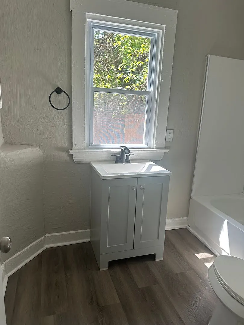 2bd Duplex Cash Pay — Photo 4