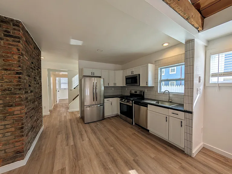 1206 Monterey St — Photo 5